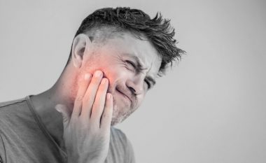 Dhimbja do të zhduket për 30 sekonda: Mënyra natyrale për të lehtësuar dhimbjen e dhëmbit