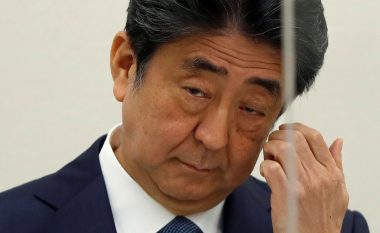 U qëllua me armë pas shpine, vëllai i ish-kryeministrit japonez: Po bëhen të gjitha përpjekjet për t’i shpëtuar jetën