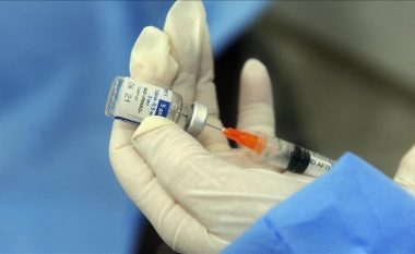 Në Maqedoninë e Veriut ka nisur vaksinimi me dozën e katërt kundër COVID-19