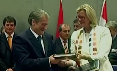 Opozita s’u ftua në Bruksel, Berisha nxjerr videon e 2006 krah Majkos e Metës (VIDEO)