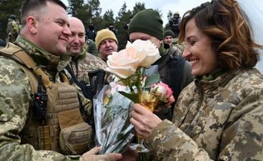 Luftë dhe dasma: Boom martesash në Ukrainë