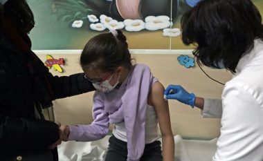 Miratohet vaksinimi kundër COVID-19 për fëmijët mbi 5 vjeç