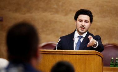 Debat mbi mocionin e votëbesimit të qeverisë në Malin e Zi, Abazoviç: Mos u fshihni pas Europës, e keni për marrëveshjen me Kishën Serbe