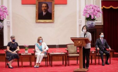 Vizita e Pelosit në Taipei dhe zemërimi i Pekinit, çfarë po ndodh në Tajvan