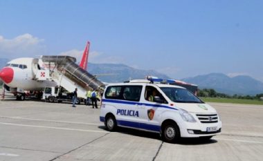 EMRAT/ Të dënuar me burg për vepra të ndryshme penale, ekstradohen drejt Shqipërisë 4 shtetas