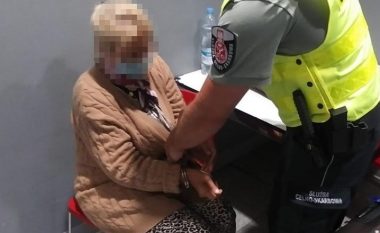 Gjyshja holandeze 81-vjeçare kapet në aeroport me pesë kg heroinë në valixhe