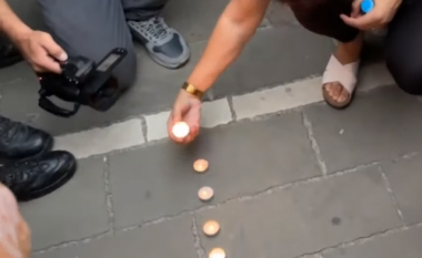 Polici vrau 7-vjeçaren në Himarë, protestuesit ndezin qirinj para Ministrisë