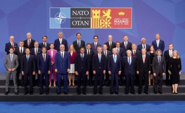 Larg syve të publikut, liderët e NATO-s diskutuan përgjigjen ndaj një sulmi bërthamor rus
