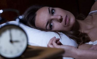 Mungesa e gjumit ju shkakton një problem që nuk do t’ju pëlqejë aspak, ndikon dhe te të tjerët