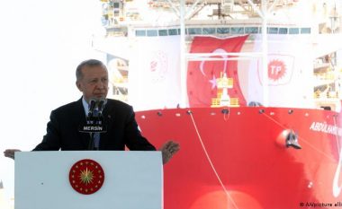 Turqia dërgon anije shpimi në Detin Mesdhe pranë Qipros, Erdogan: Ne do të marrim atë që na takon