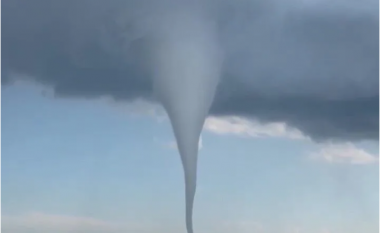 Tornadot përfshijnë Dakodën e Veriut, kryetari i bashkisë: U hoq çatia nga një ndërtesë (VIDEO)