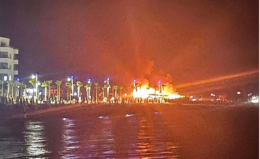 Zjarr pranë plazhit në zonën e Qerretit, digjet lokali buzë detit