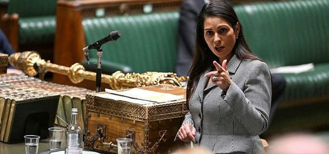 Ministrja britanike: Krenare që kemi dëbuar 1 mijë shqiptarë, nuk ndalemi
