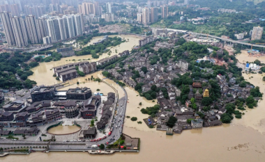 Kinë/ 16 të vdekur dhe 36 të zhdukur nga përmbytjet