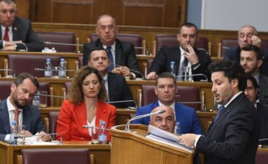 Pas 4 orësh, rinis seanca e mocionit ndaj qeverisë së Abazoviç në Malin e Zi