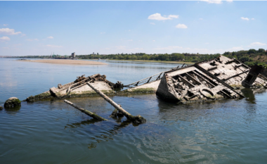 Lumi i Danubit me nivelin më të ulët të ujit në 100 vjet