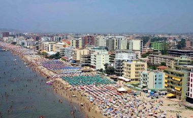 “Braktiset” jugu, “mbingarkohet” Durrësi dhe Golemi: Kushtet dhe çmimet tërheqin turistët