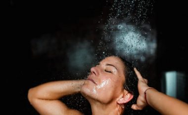 A e dini pse duhet ta shmangni dushin gjatë stuhive me rrufe? Sqarojnë ekspertët