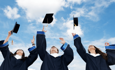 Cila diplomë universitare sjell më shumë të ardhura?