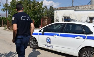 Grekët në kërkim të “Miço-s” shqiptarit me “çelsin magjik”: Zbërthehet banda e vjedhjes së makinave, “hileja” me GPS që i zbuloi
