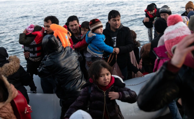 Përmbyset varka në brigjet greke, mbi 50 emigrantë të zhdukur