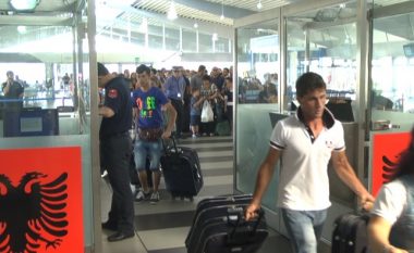 Gushti sjell emigrantët në atdhe, 10 mijë persona me tragete zbarkojnë në Durrës