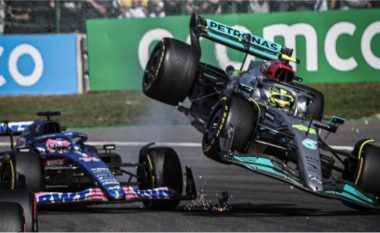 “Është idiot, di të ngasë vetëm kur e nis garën i pari”, Alonso reagon pasi u përplas në pistë me Hamilton