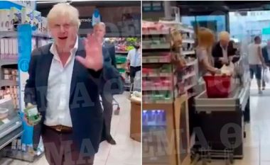 Boris Johnson nis pushimet  në Greqi, dalin videot duke bërë pazare në supermarket (VIDEO)