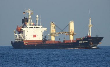 U nis pak ditë më parë nga Ukraina, anija me 6 mijë ton grurë mbërrin në Durrës