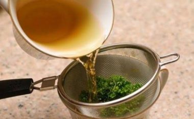 Pastroni mëlçinë me çaj, majdanoz dhe mente, si ta përgatisni