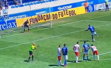 Shikoni penalltinë më të çuditshme ndonjëherë! (VIDEO)