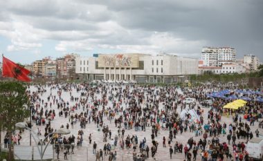 Plakja e popullsisë në Shqipëri, studiuesit për VOA: Pasoja të mëdha për ekonominë
