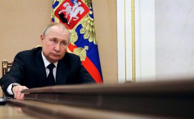 Humbjet vënë në pikëpytje taktikat e Rusisë, Putin shkarkon komandantin