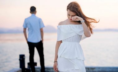 Nga lumturia dhe dashuria te rikuperimi i dhimbshëm pas përfundimit të dashurisë: 7 fazat e pikëllimit pas një ndarjeje