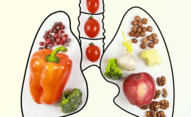 Ushqimet që mund të “shpëtojnë” duhanpirësit nga problemet në mushkëri