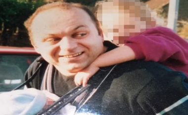 Babai shqiptar i vë flakën vetes para syve të djalit, si e “morën në qafë” lojërat e fatit