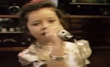 Edhe 28 vite më parë me mikrofon në dorë, e gjeni dot për cilën këngëtarë shqiptare bëhet fjalë (VIDEO)