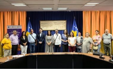 Nënshkruhet marrëveshja, qeveria e Kosovës do të punësojë persona me aftësi të kufizuara