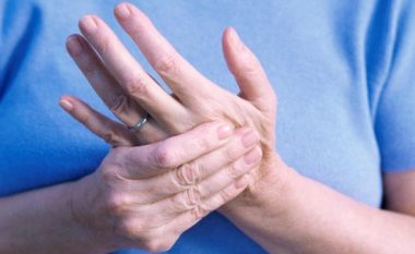 Nën çdo thua gjendet një rrjet kapilarësh, 4 sëmundjet që zbulohen nga ndryshimet tek duart