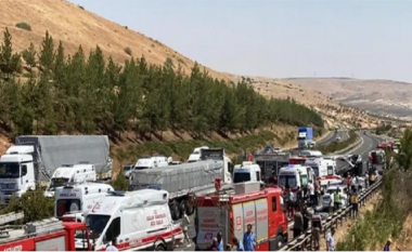 Tragjedi në Turqi/ Autobusi përplaset me ambulancën, 15 të vdekur dhe 22 të plagosur (VIDEO)