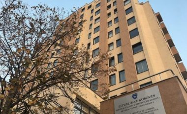 Skandal i ri në Ministrinë e Jashtme të Kosovës, zyrtari i lartë hap me forcë derën merr dokumente në zyrën e kolegut