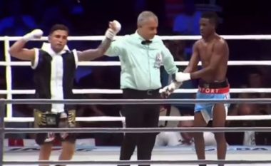 Një tjetër boksier shqiptar dhuron spektakël në “Air Albania”, vetëm dy raunde i duhen Muhamet Qamilit për të mposhtur kundërshtarin