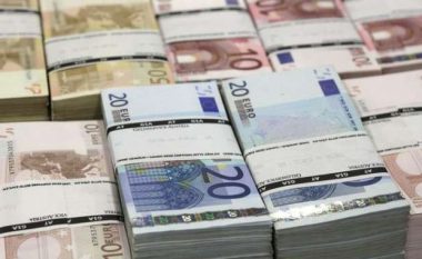 “Zhvati” 9 milion lekë në këmbinin valutor ku punonte, arrestohet 34-vjeçarja