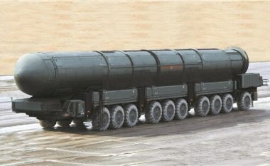 Mund të shkatërrojë Anglinë me një goditje, Rusia nënshkruan kontratën për prodhimin e super raketës “Sarmat”