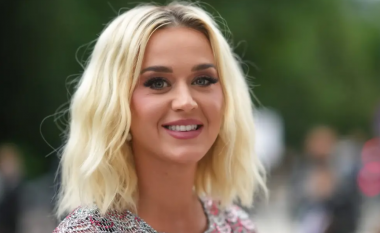 Katy Perry u hodhi pica fansave të saj, “nami” me komente: Kush dreqin mendon se je?
