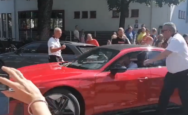 Lewandowski rikthehet në Munich, sulmuesi “sulmohet” nga ish-tifozët e tij (VIDEO)