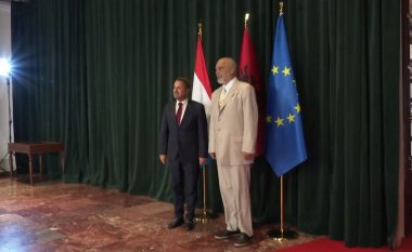 Kryeministri i Luksemburgut në Tiranë, Rama e pret me ceremoni (VIDEO)