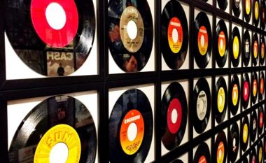 Pllakat e gramafonit më të rralla në botë, më të shtrenjtën e ka një “shqiptar”