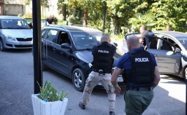 38-vjeçari kanos punonjësin e policisë në Gjirokastër, gjatë arrestimit i gjendet një thikë