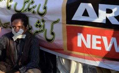 Largohet nga transmetimi televizioni pakistanez, ishte kritik i qeverisë